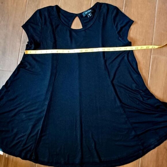 Karen Kane black, bell blouse Size M - Picture 6 of 6